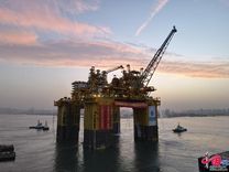 全球首座十万吨级深水半潜式生产储油平台“深海一号”能源站交付启航
